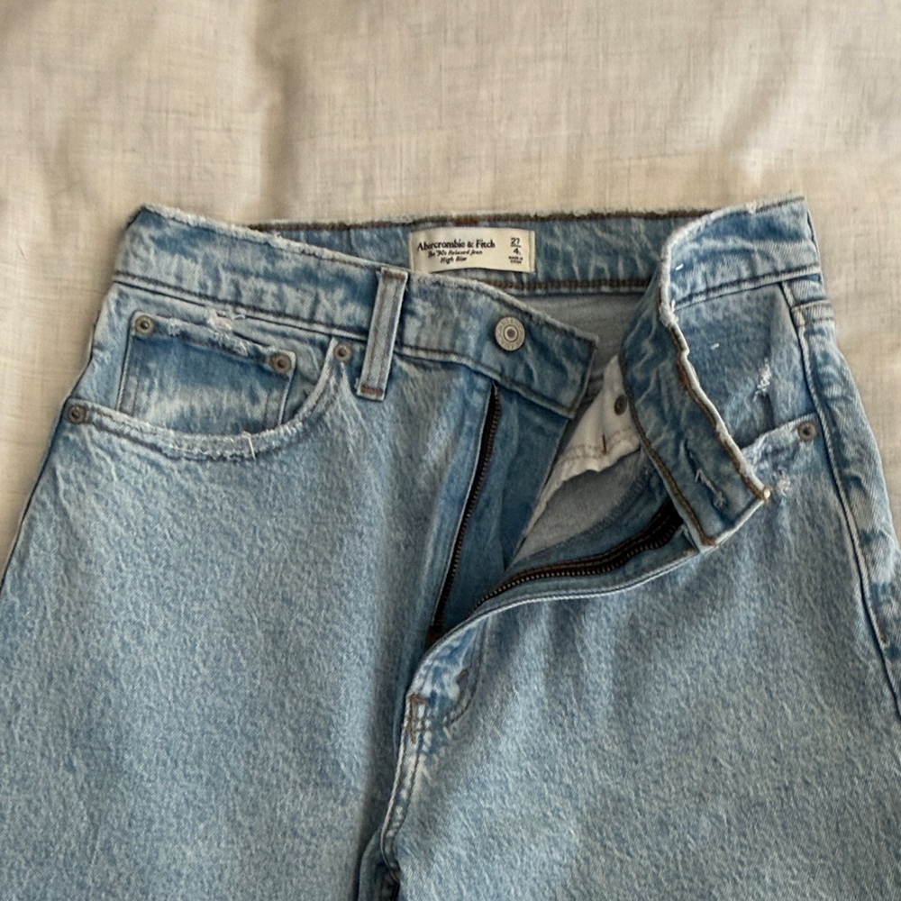 Abercrombie & Fitch Light Blue 90’s relaxed Jean high rise 27/4L - Picture 3 of 5